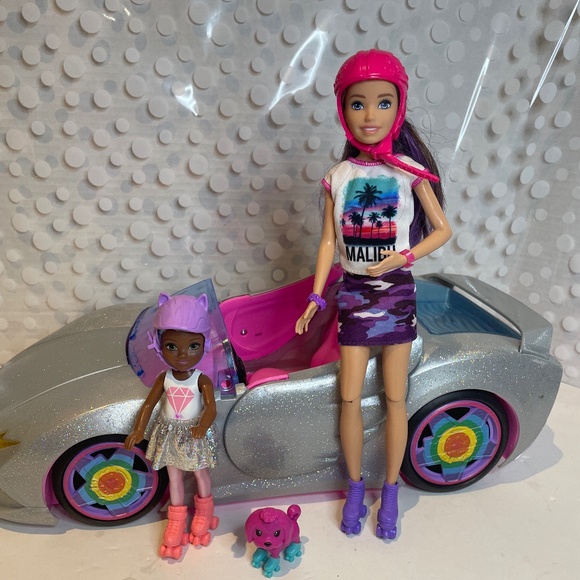 Barbie Extra 🤩⭐️Convertible with 🛼Roller Skate Crew - Picture 10 of 14